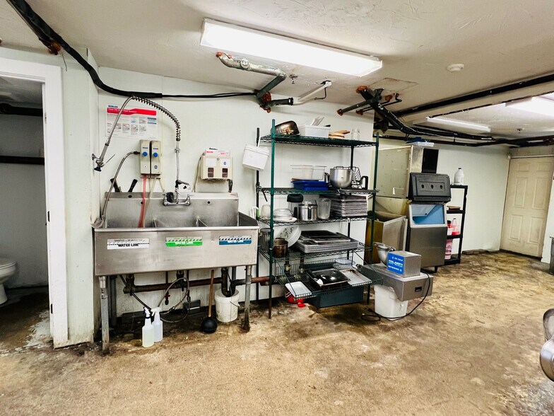 More Photos Of 75 Davis Straits, Falmouth Restaurant For Lease