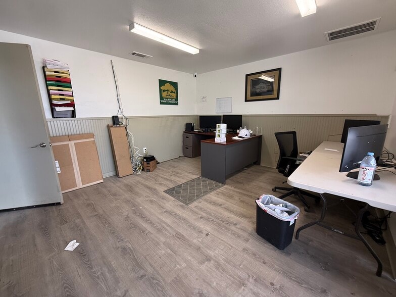 More Photos Of 2970 Suffolk Dr, Fort Worth Warehouse For Lease