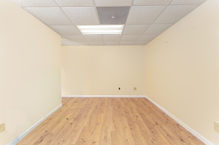 More Photos Of 540 E Main St, Branford Flex For Sale