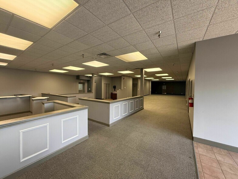 More Photos Of 424 N Cedarbrook Ave, Springfield Manufacturing For Sale