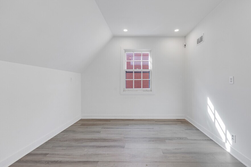 More Photos Of 5870 Rue Sherbrooke E, Montréal Office For Lease