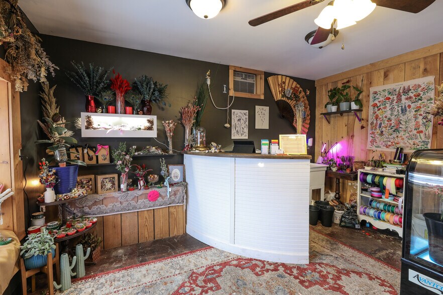 More Photos Of 16454 Appalachian Hwy, Thomas Restaurant For Sale