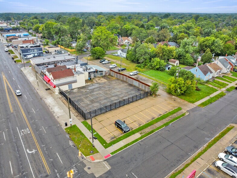 More Photos Of 19424 W Warren Ave, Detroit Storefront For Sale