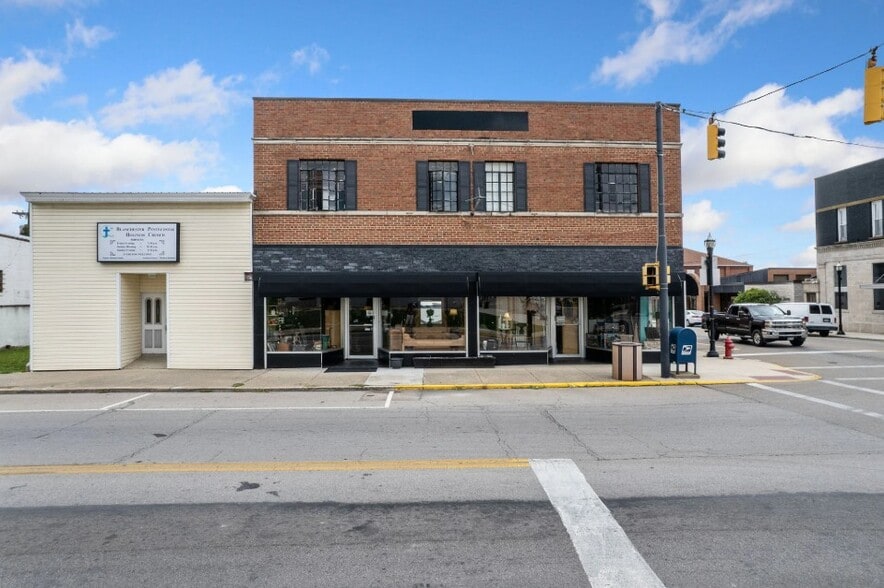 Primary Photo Of 104 Main st, Blanchester General Retail For Lease