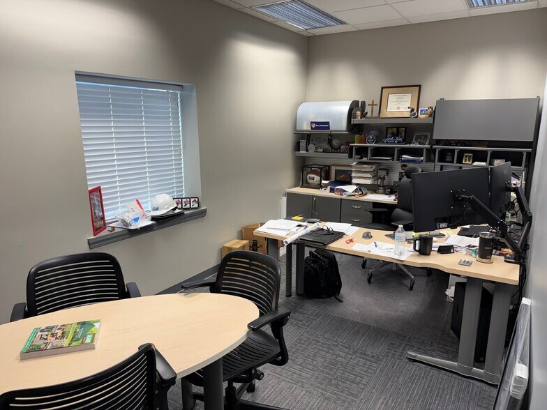 More Photos Of 916 Monmouth St, Newport Office For Sale