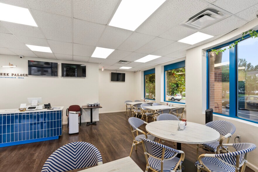 More Photos Of 322-323 W Lee Hwy, Warrenton Freestanding For Lease