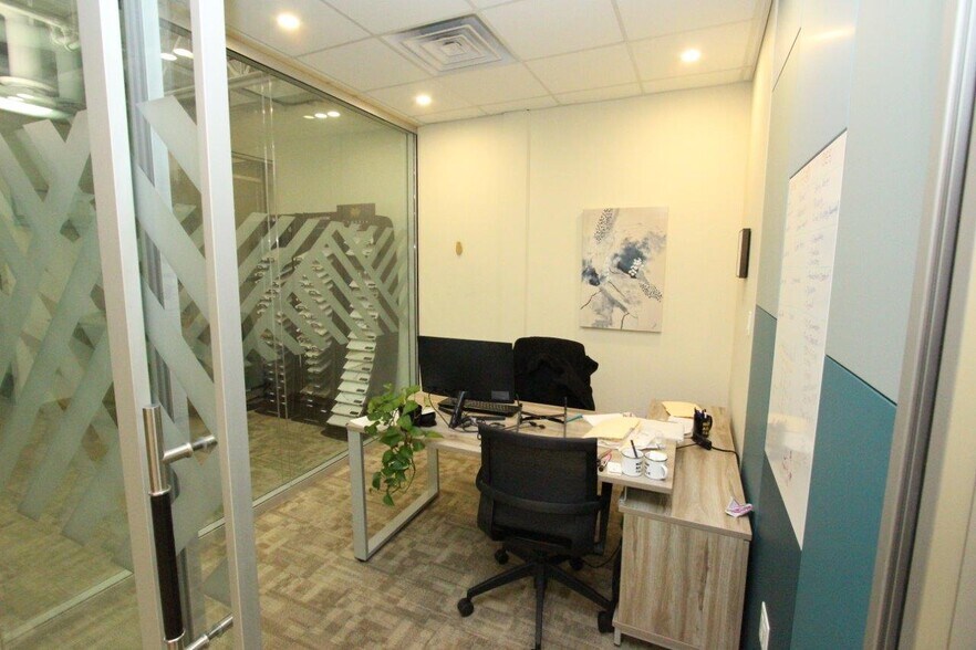 More Photos Of 2323 Boundary Rd, Vancouver Light Distribution For Sale