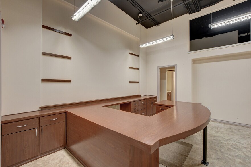 More Photos Of 6230 McLeod Dr, Las Vegas Medical For Lease