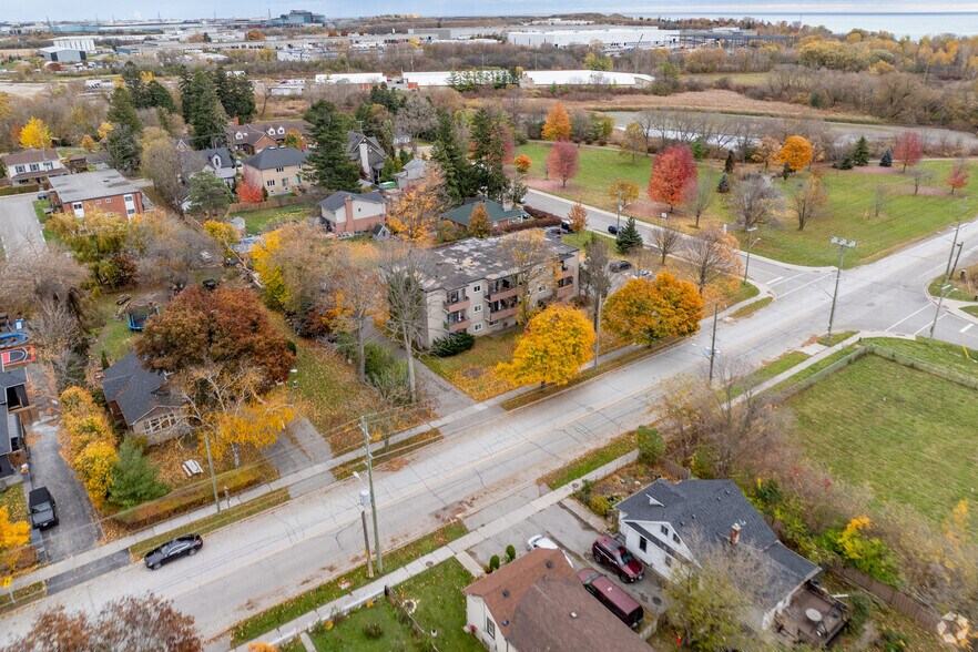 More Photos Of 102 Front St E, Whitby Apartments For Sale