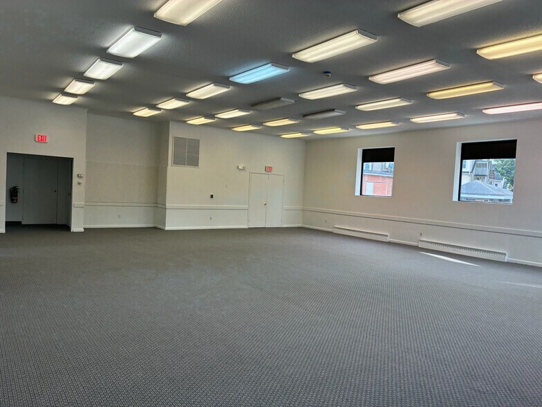More Photos Of 132 Franklin St, Torrington Office For Lease