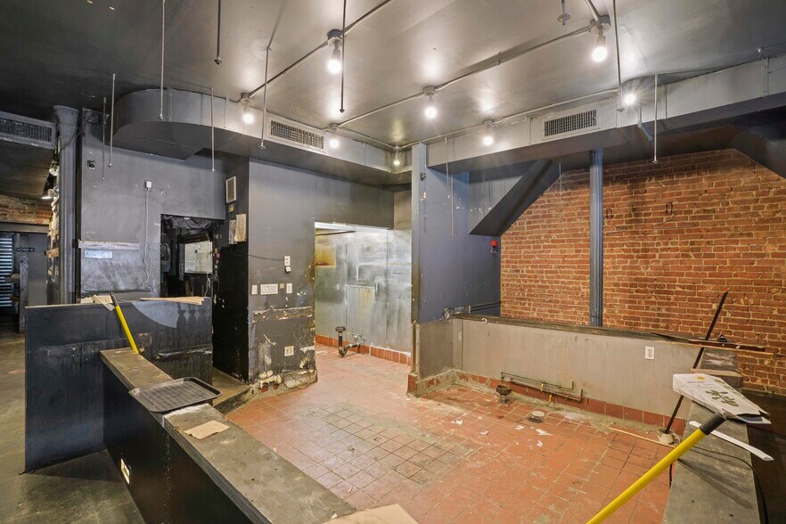 More Photos Of 296 Grand St, Brooklyn Apartments For Lease