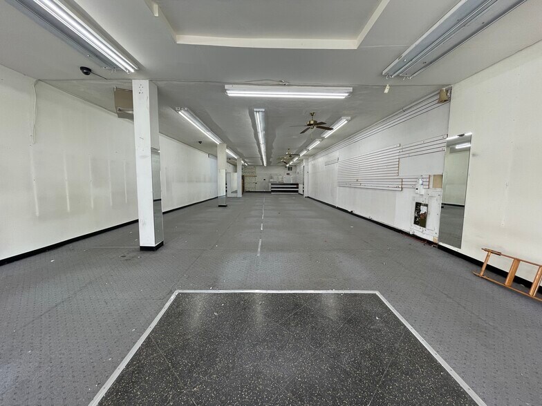 More Photos Of 704 Main Ave, Passaic Storefront For Lease