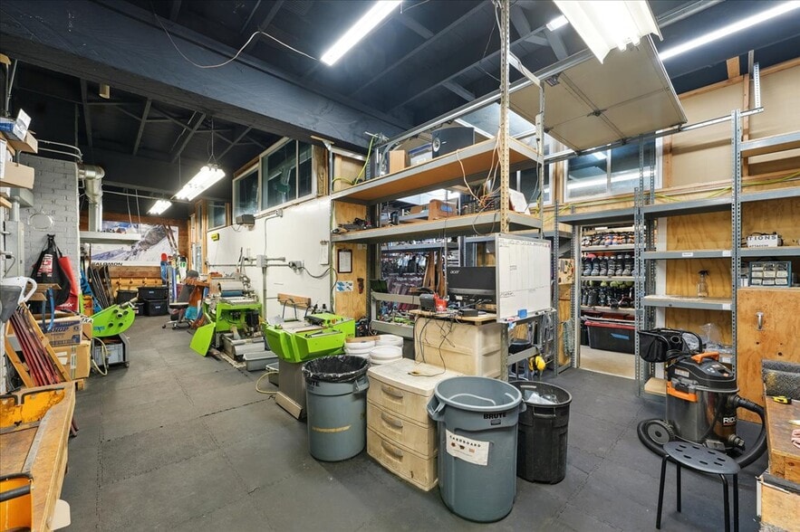 More Photos Of 2975 NE Sandy Blvd, Portland Storefront For Sale