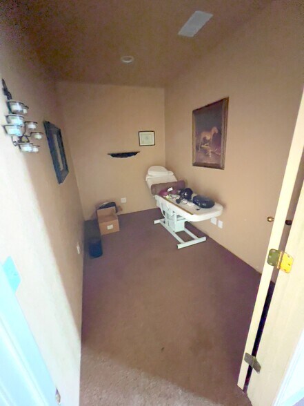 More Photos Of 802-806 Wynan Ct, Anadarko Medical For Sale