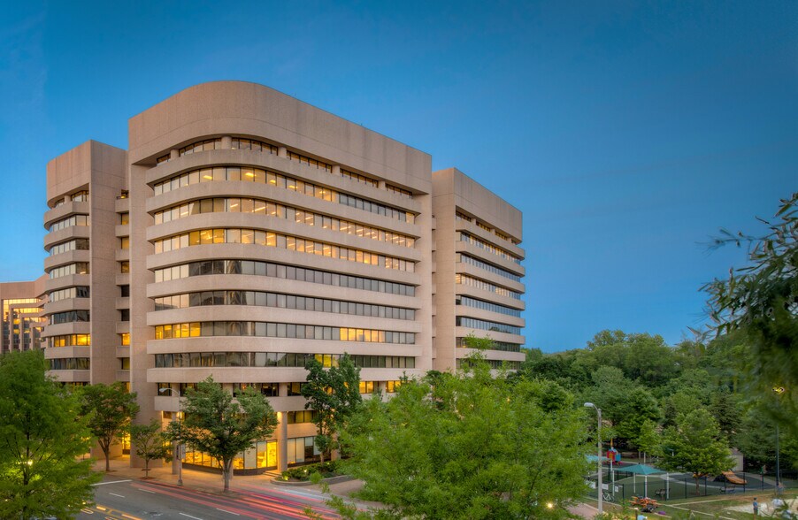 More Photos Of 2451 Crystal Dr, Arlington Office For Lease