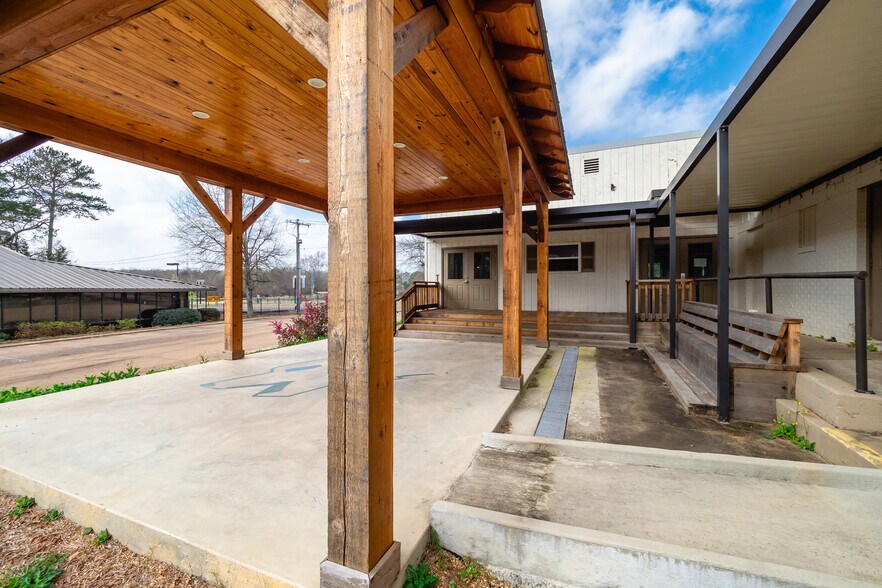 More Photos Of 1417 Lelia Dr, Jackson Loft Creative Space For Lease