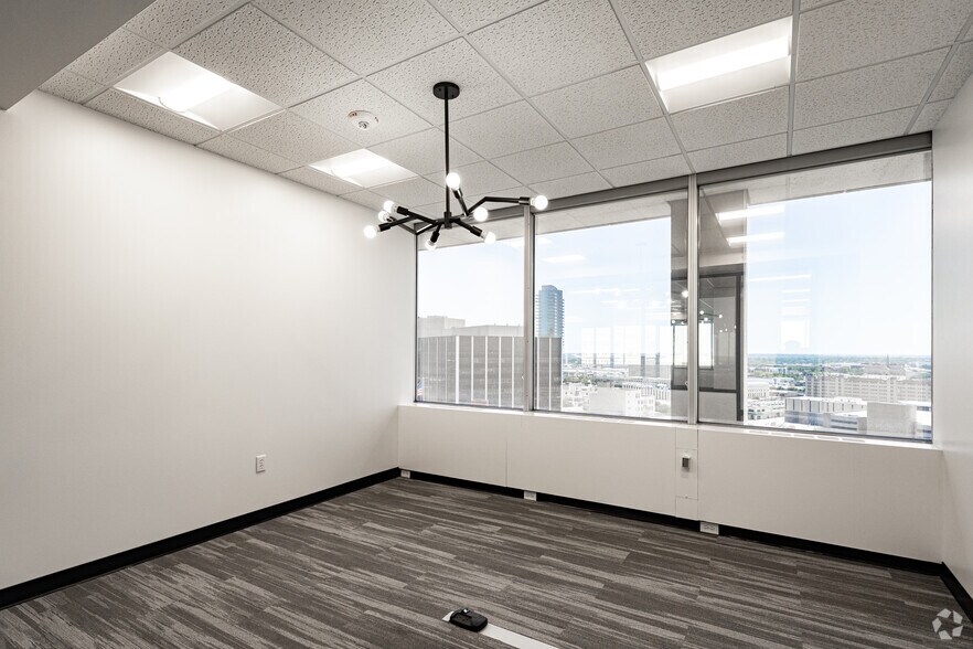 More Photos Of 500 W 7th St, Fort Worth Office For Sale