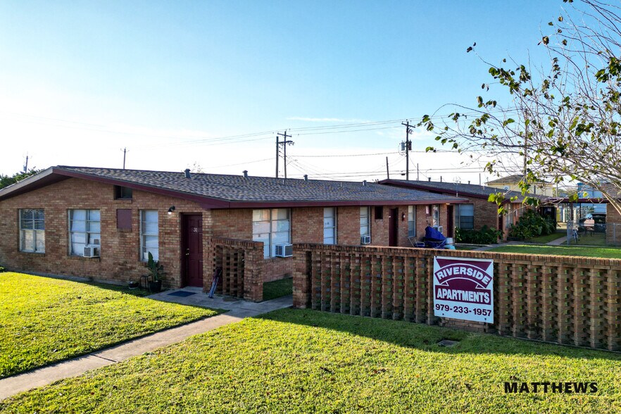 More Photos Of 811 N Avenue F, Freeport Apartments For Sale