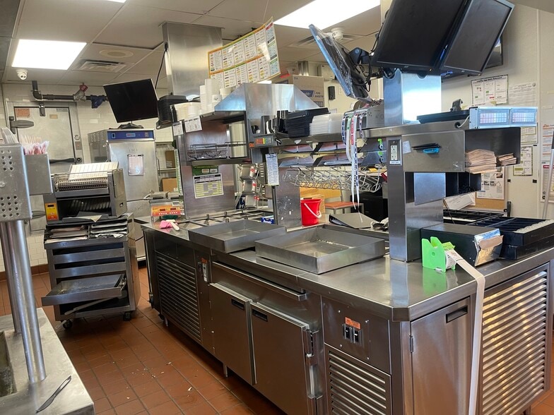 More Photos Of 2933 N Chester Ave, Bakersfield Fast Food For Sale