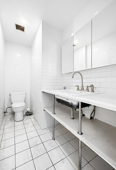 More Photos Of 148 Chambers St, New York Apartments For Lease
