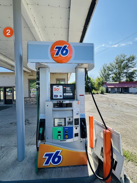 More Photos Of 150 Mountain Blvd, Mount Vernon Service Station For Sale