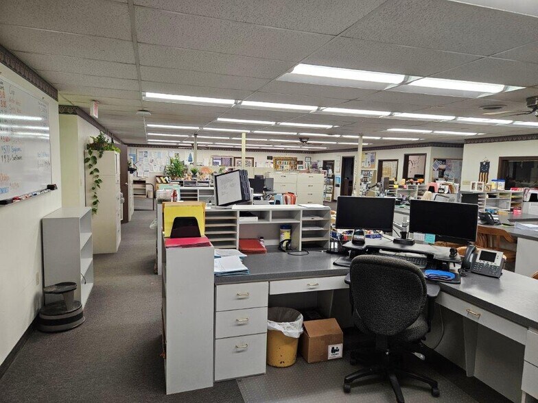 More Photos Of 118 E 2nd St, Miller Office For Sale