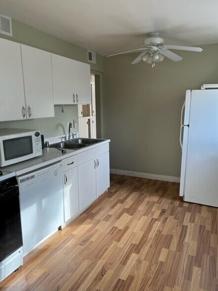 More Photos Of 275 W Madison Ave, El Cajon Medical For Sale