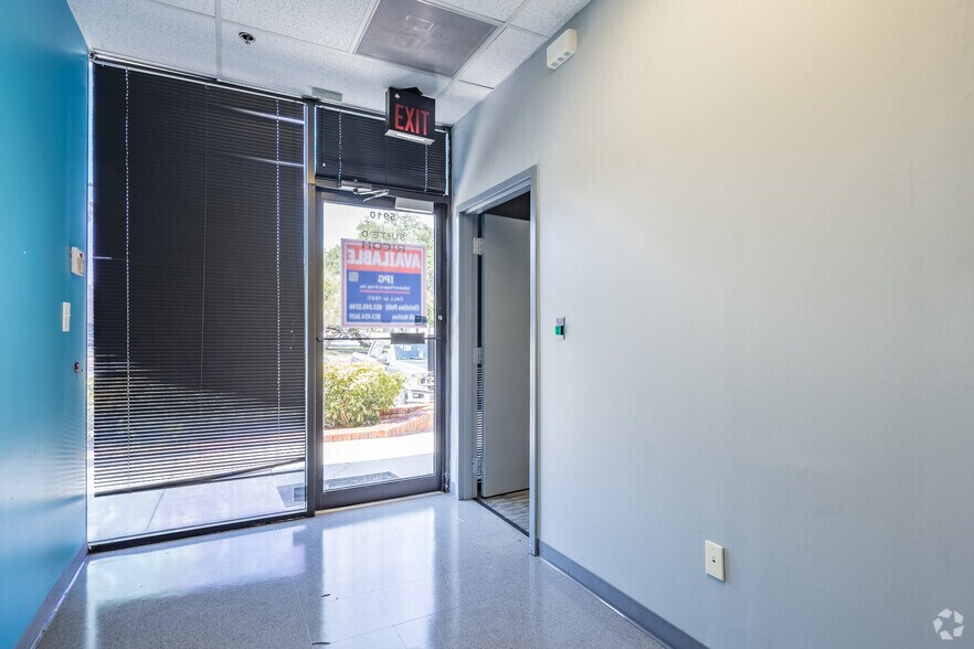 More Photos Of 5802 Breckenridge Pky, Tampa Light Distribution For Lease