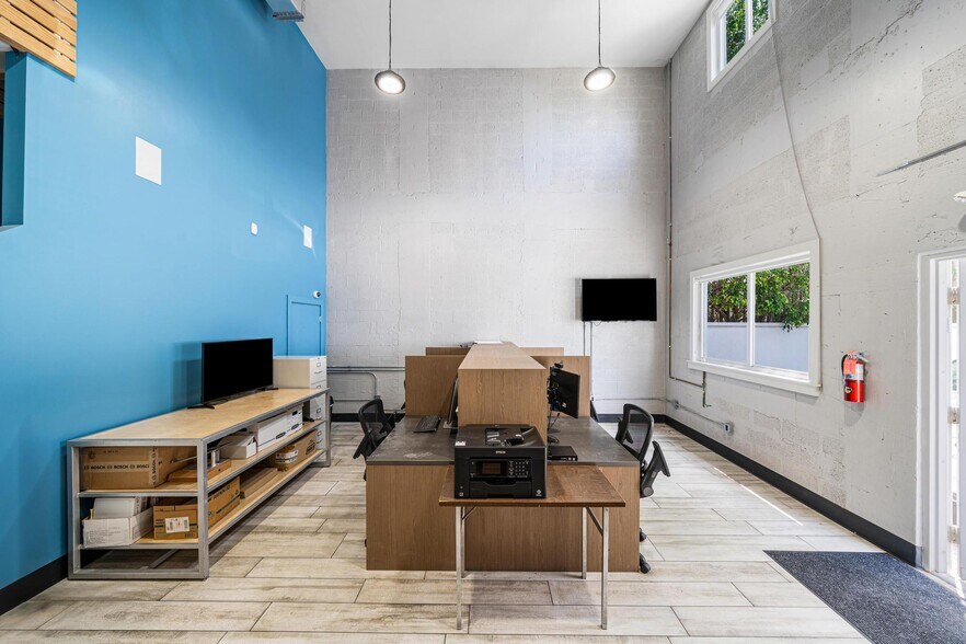 More Photos Of 3305 SW 37th Ave, Miami Office For Sale