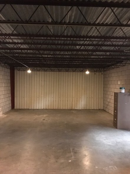 More Photos Of 1311 N Main St, Muskogee Warehouse For Sale