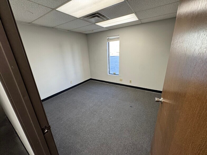 More Photos Of 10828 E Newton St, Tulsa Unknown For Lease