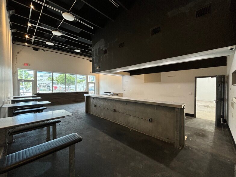 More Photos Of 120 NW 24th St, Miami Warehouse For Lease