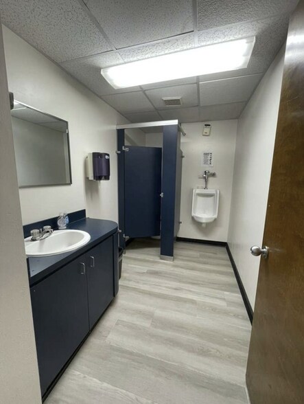 More Photos Of 1921 Tampa East Blvd, Tampa Light Manufacturing For Lease