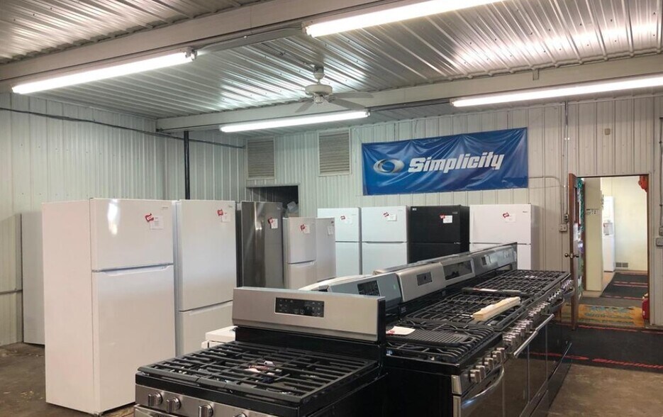 More Photos Of 600 Superior Ave, Randall Showroom For Sale