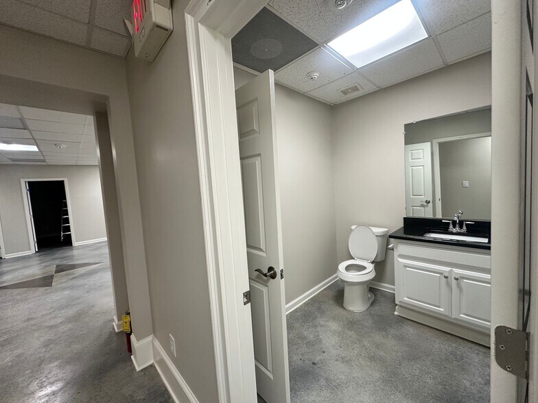 More Photos Of 5920 Odell St, Cumming Office For Sale