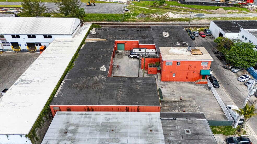 More Photos Of 3750 NW 43rd St, Hialeah Warehouse For Sale