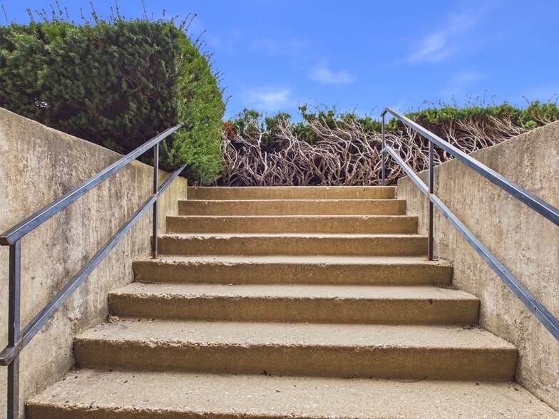 More Photos Of 8450 N Shermer Rd, Niles Religious Facility For Sale