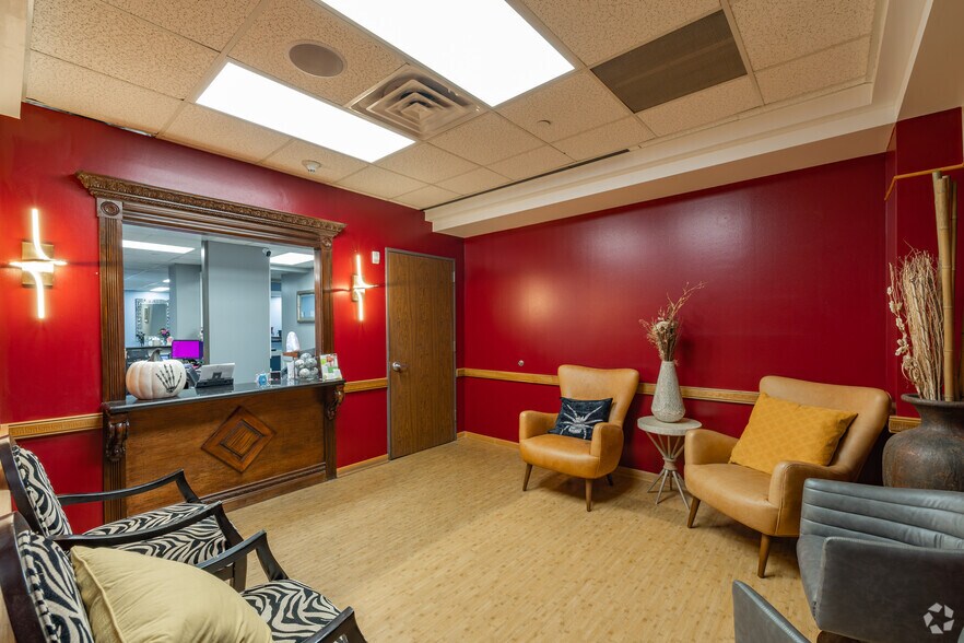 More Photos Of 1919 N Loop W, Houston Medical For Lease