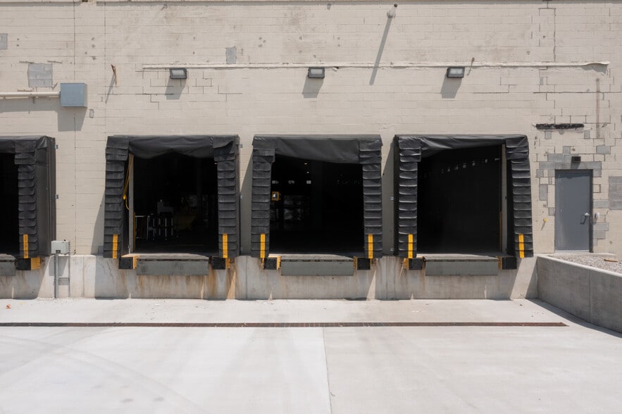 More Photos Of 3321 E Princess Anne Rd, Norfolk Warehouse For Lease