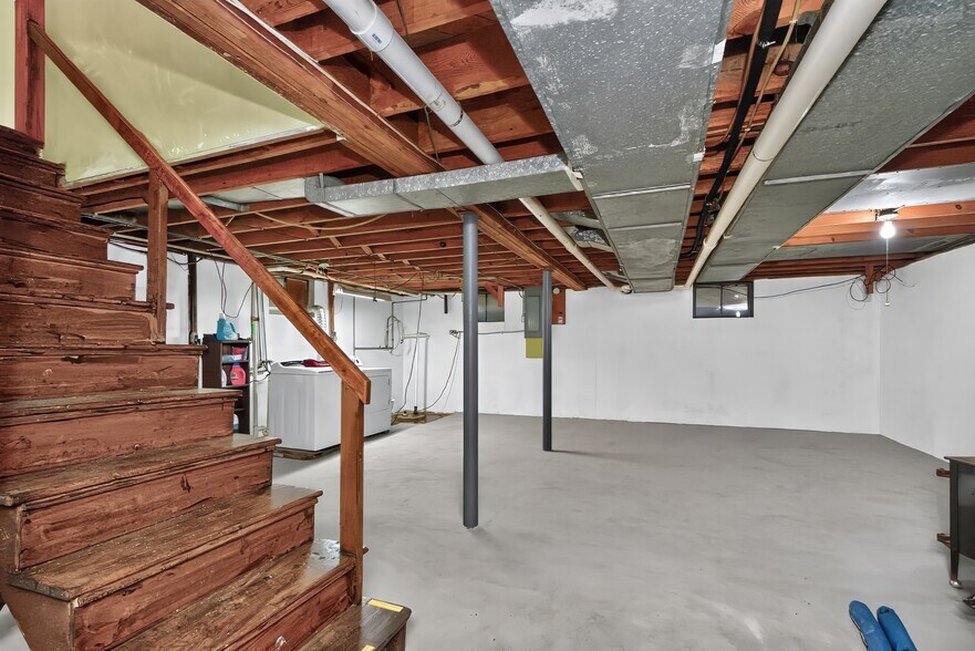 More Photos Of 43 Highway 433, Mackville Flex For Sale