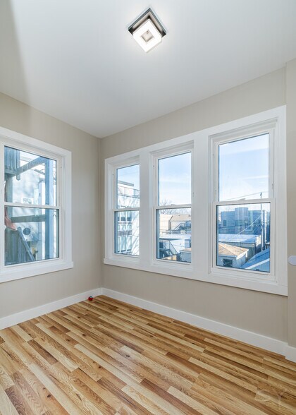 More Photos Of 6129 N Ravenswood Ave, Chicago Multifamily For Sale