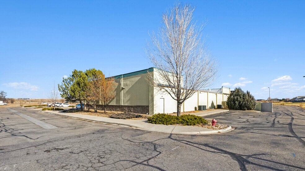 More Photos Of 1740 E Broad St, Milliken Freestanding For Sale