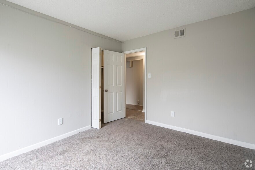 More Photos Of 856 Park Brook Trl, Birmingham Apartments For Sale