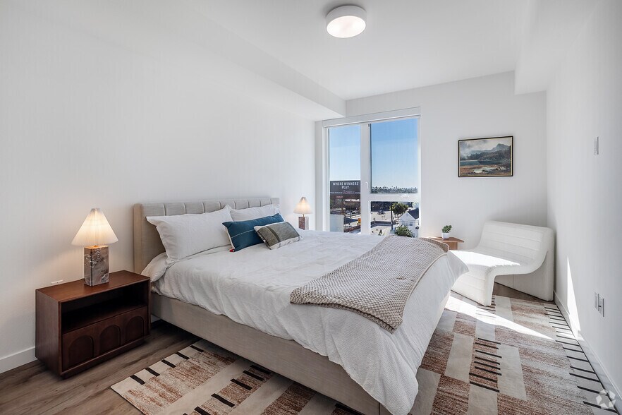 More Photos Of 988 S Manhattan Pl, Los Angeles Apartments For Lease