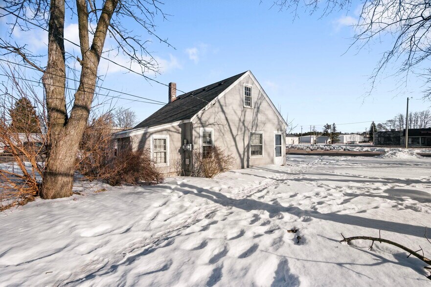More Photos Of 690 S Lapeer Rd, Oxford Warehouse For Sale