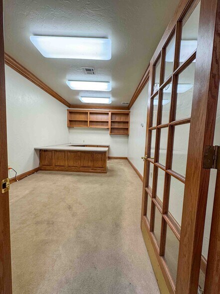 More Photos Of 3709 W Reno Ave, Oklahoma City Showroom For Lease