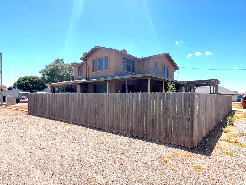 More Photos Of 621 E Broadway St, Altus Office Residential For Sale