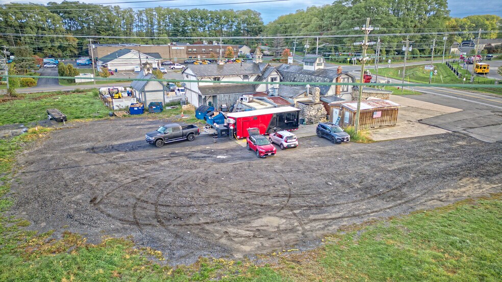 More Photos Of 671 Mariaville Rd, Schenectady Garden Center For Sale