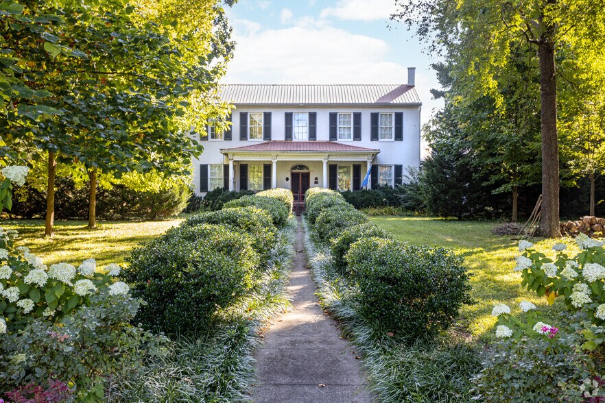 Primary Photo Of 2227 Bashford Manor Ln, Louisville Hotel For Sale