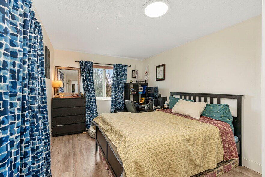 More Photos Of 32354 Marshall Rd, Abbotsford Freestanding For Sale